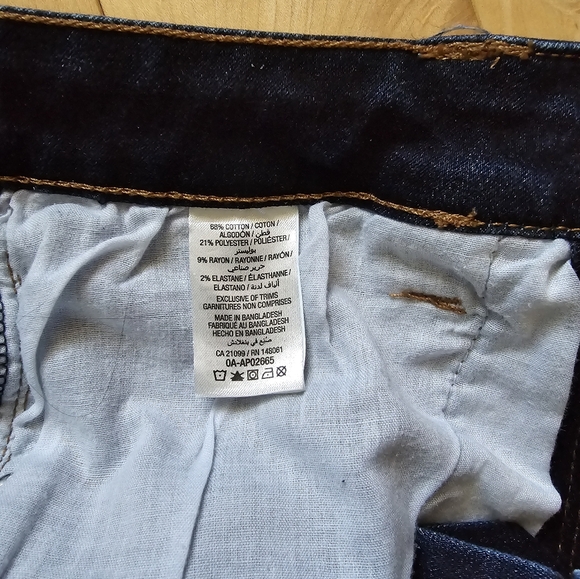 ARDENE Eightytwo Denim Hi-Rise Dark Wash Exposed Button Jean Shorts - Picture 10 of 14